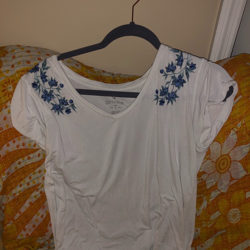 American Eagle Soft and Sexy Tee 🌸